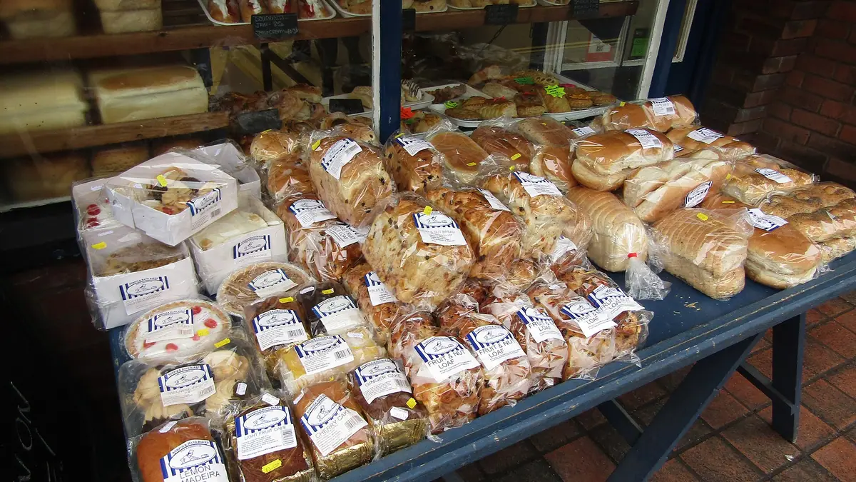 Greggs the Bakers – bakery in Luton town centre